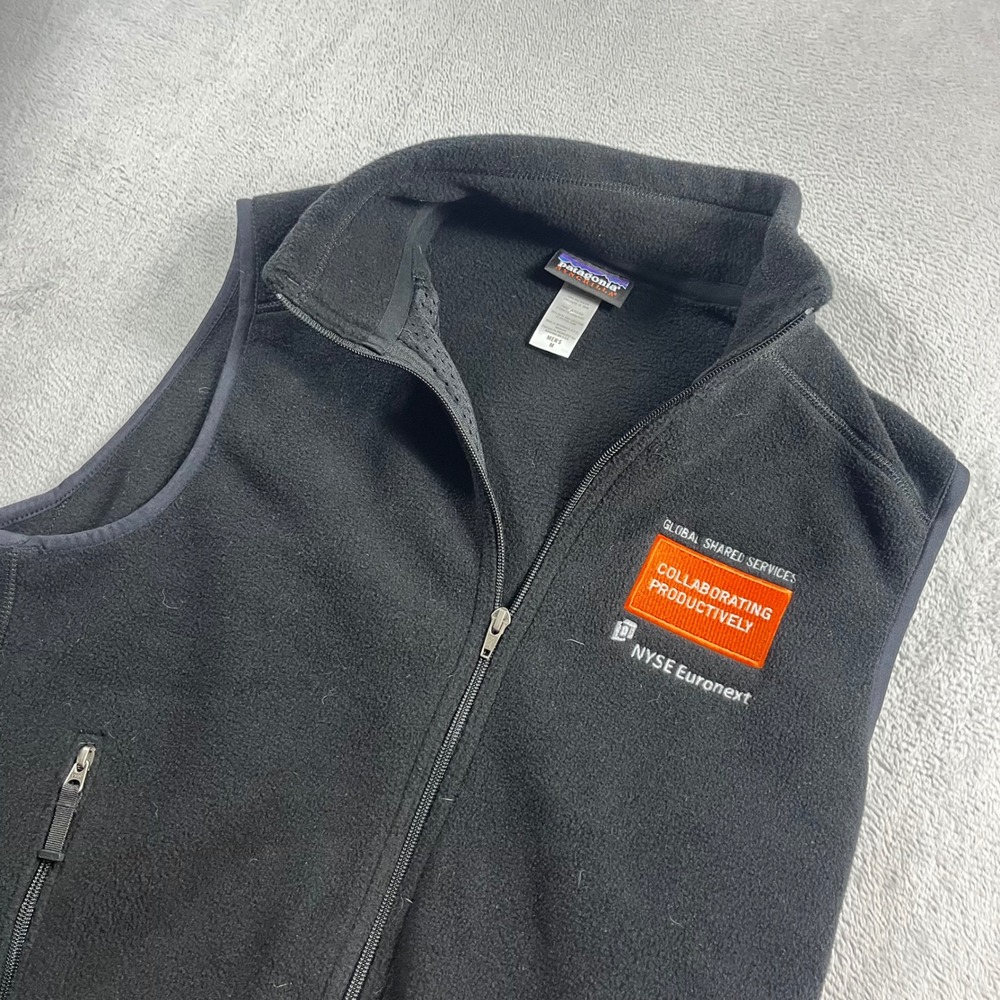 Patagonia Synchilla Fleece Vest Mens M Black NYSE Euronext Logo Full Zip 25500